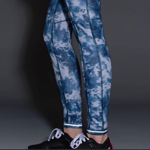 SOLD Lululemon Speed Tight III Three Legging - Picture 3 of 6